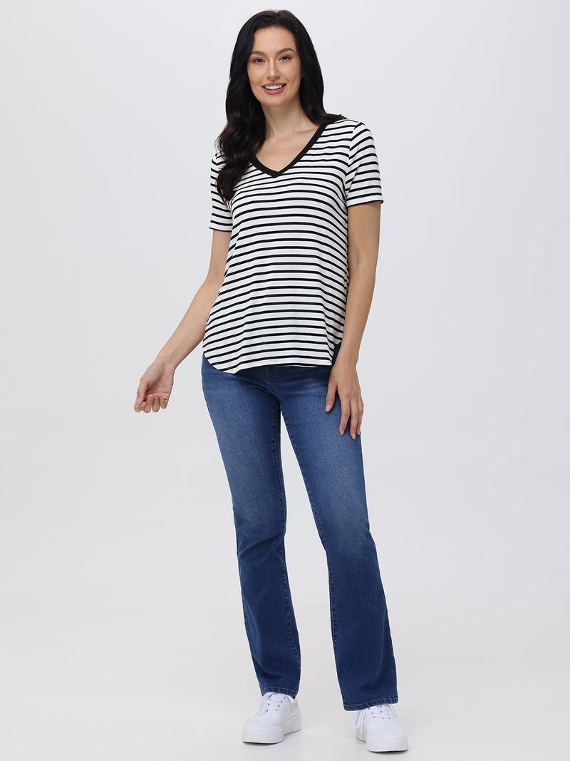 Kick Out Mid Rise Jean In Medium Wash