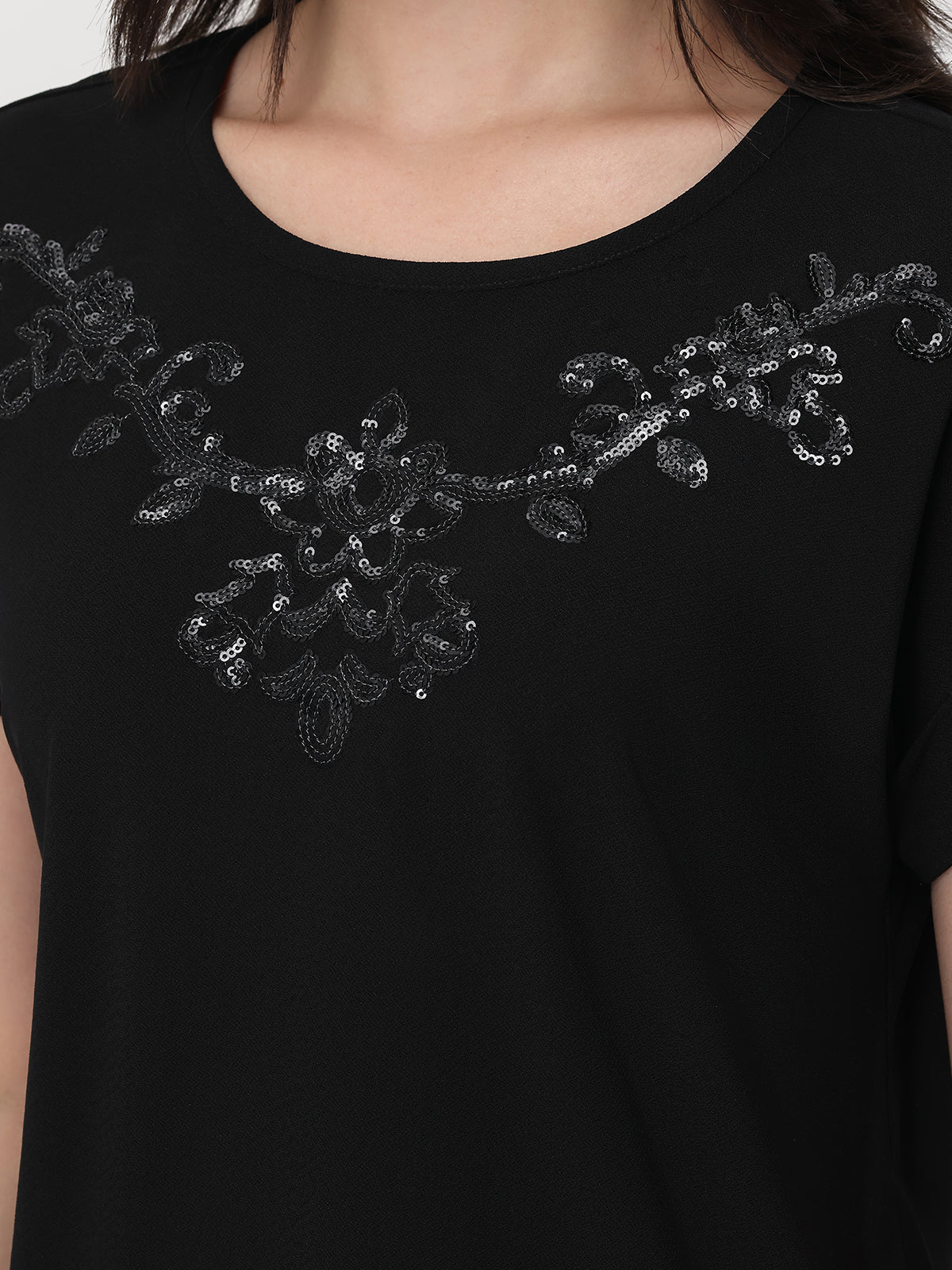 Crewneck Sequin Cool Feel Top